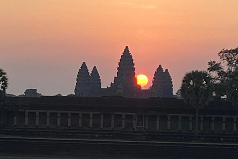 Phnom Penh–Siem Reap Angkor: 5 Day Private Tour in Cambodia Start from Phnom Penh to Siem Reap