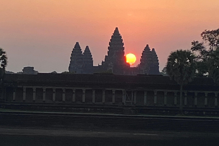 Phnom Penh–Siem Reap Angkor: 5 Day Private Tour in Cambodia Start from Phnom Penh to Siem Reap