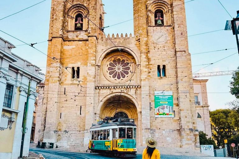 Lisbon: Old Town Sightseeing Tour by Tuk-Tuk