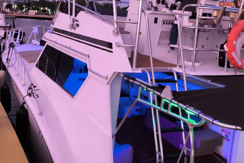 Cartagena: VIP Sunset Yacht Experience in the Bay