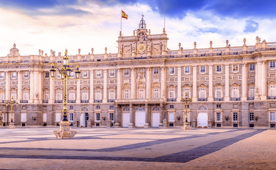 Royal Palace Skip-the-line Guided Tour