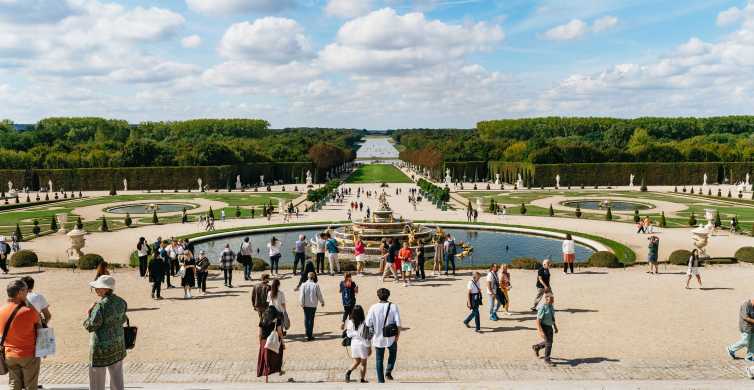 Desde París: Palacio de Versalles y Jardines con transporte