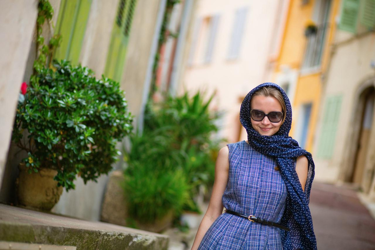 Cannes: Private Photoshoot - Waterfront, Harbour & Old Town Standard: 20 photos | 30 mins
