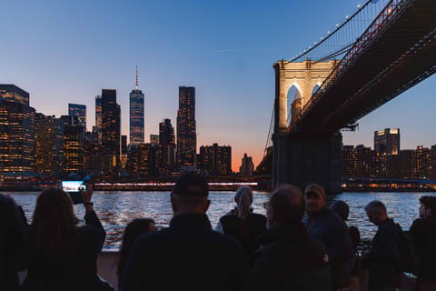 Bootsfahrt „NYC Sunset & Harbor Lights“ mit Freiheitsstatue