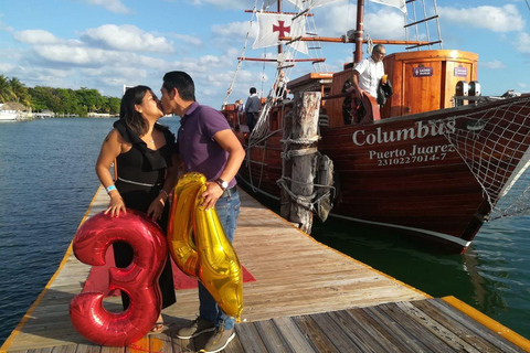 Cancun - en romantisk kväll En romantisk Galleon-kväll med middag, drinkar och musikUtflykt från Tulum - Vegetarisk middag