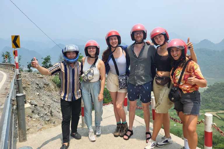 De beste Ha Giang Loop Tour 3 dagen 3 nachten vanuit HanoiBeste Ha Giang Loop-tour 3 dagen 3 nachten zelf rijden