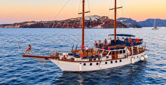 Santorini: Caldera Cruise ,Hot Springs & Oia Sunset Option