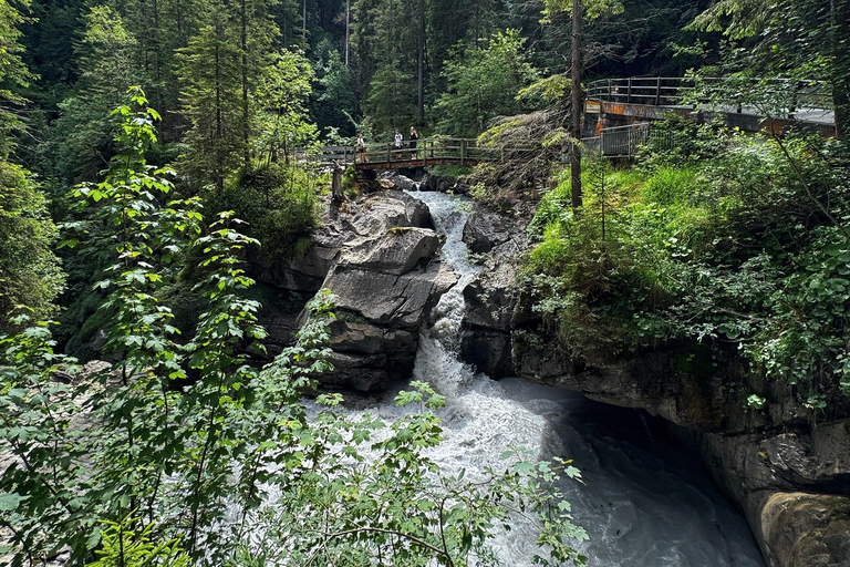 Griesalp Dolina alpejska wpisana na listę UNESCO Wycieczka rowerem elektrycznym z InterlakenWycieczka rowerowa elektrycznym rowerem z Interlaken do alpejskiej doliny Griesalp wpis
