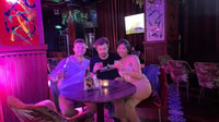 Bar Hopping à Makati avec Mari - Hizvo