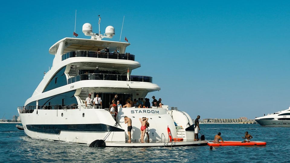 Dubai: Superyacht Experience with Live Music &amp; Drinks