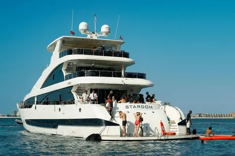 Dubai: Experiência de Superyacht com música ao vivo e bebidas