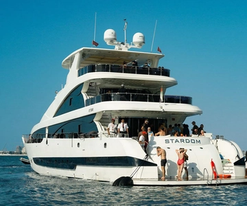 Dubai: Superyacht Experience with Live Music & Drinks