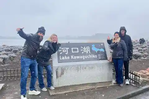 MOUNT FUJI and Lake Kawaguchi-ku one Day Tour with Guide