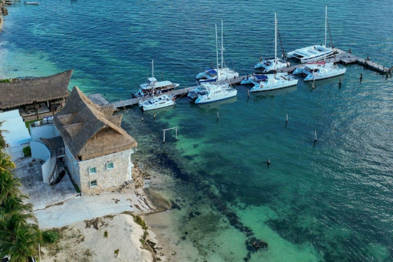 Isla Mujeres: Deluxe Catamaran Tour Isla Mujeres: Catamaran Tour Admission