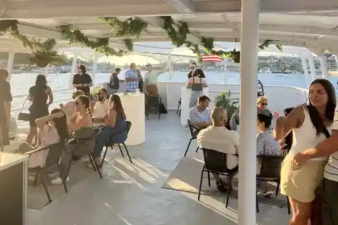 Seattle: Lake Union Unwind Happy Hour Cruise