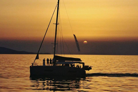 Panormo: Crucero privado en velero al atardecer con bebidas y aperitivos