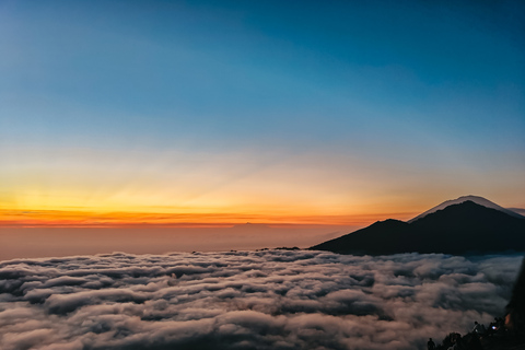 Góra Batur: wycieczka trekkingowa o wschodzie słońcaMount Batur: Small Group Sunrise Trekking