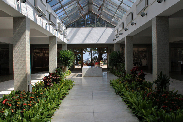 Belgrad: Niebieski pociąg Tity, Dom Kwiatów, wycieczka retro samochodamiBelgrad: Niebieski pociąg Tity, Dom Kwiatów, wycieczka zabytkowymi samochodami