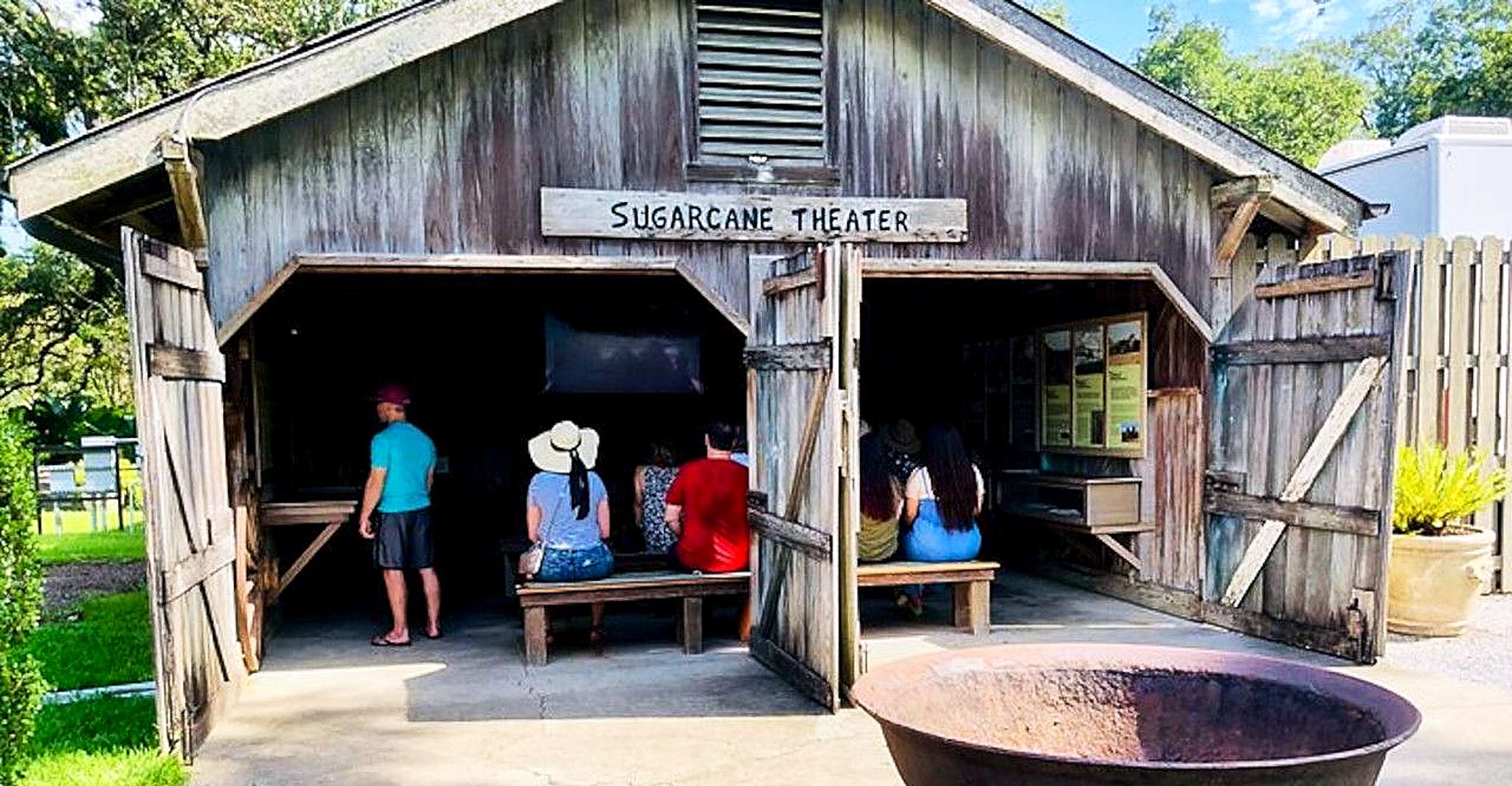 Buranın yakınındaki restoranlar: Swamp Boat Ride and Oak Alley Plantation Tour - Hizvo