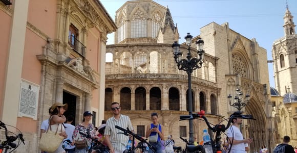 Valencia: Immersive Bike & E-Bike Storytelling Tour & Fotos