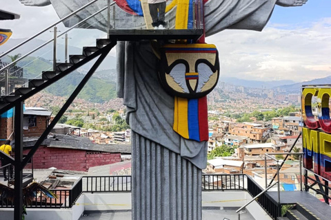 Comuna 13 Full Experience | Subway, Metrocable, Street Art and Culture. Comuna 13 Full Experience | Metro, Metrocable, Street Art and Culture.