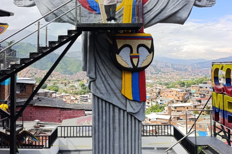 Comuna 13 Full Experience | Subway, Metrocable, Street Art and Culture. Comuna 13 Full Experience | Metro, Metrocable, Street Art and Culture.