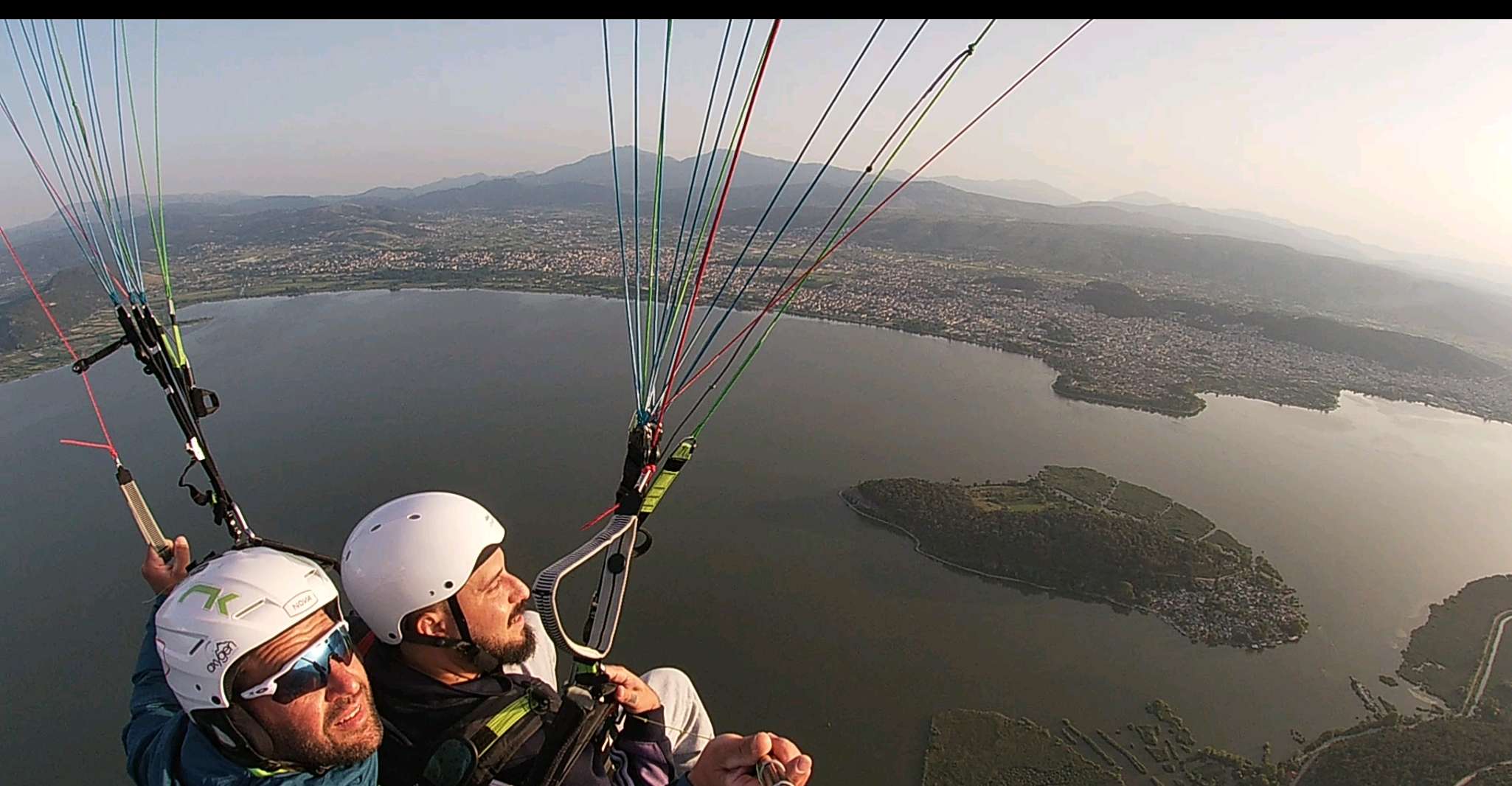 Tandem flight with paramotor from above ioannina zagori - Housity