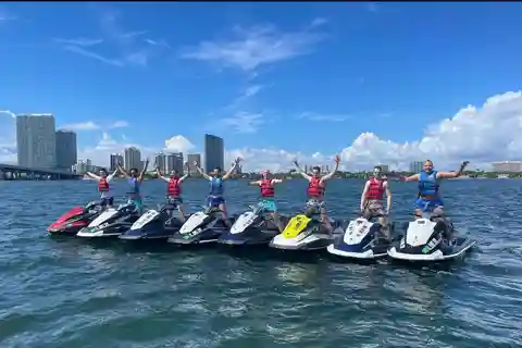 Doha: JetSki Experience mit Abholung und Rücktransfer