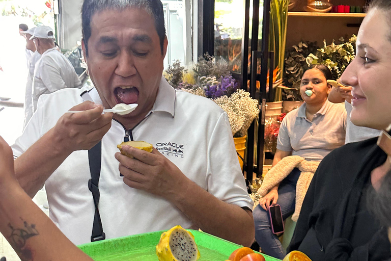 Fruits exotiques : dégustation au marché localTOURNÉE DES FRUITS ANGLAIS