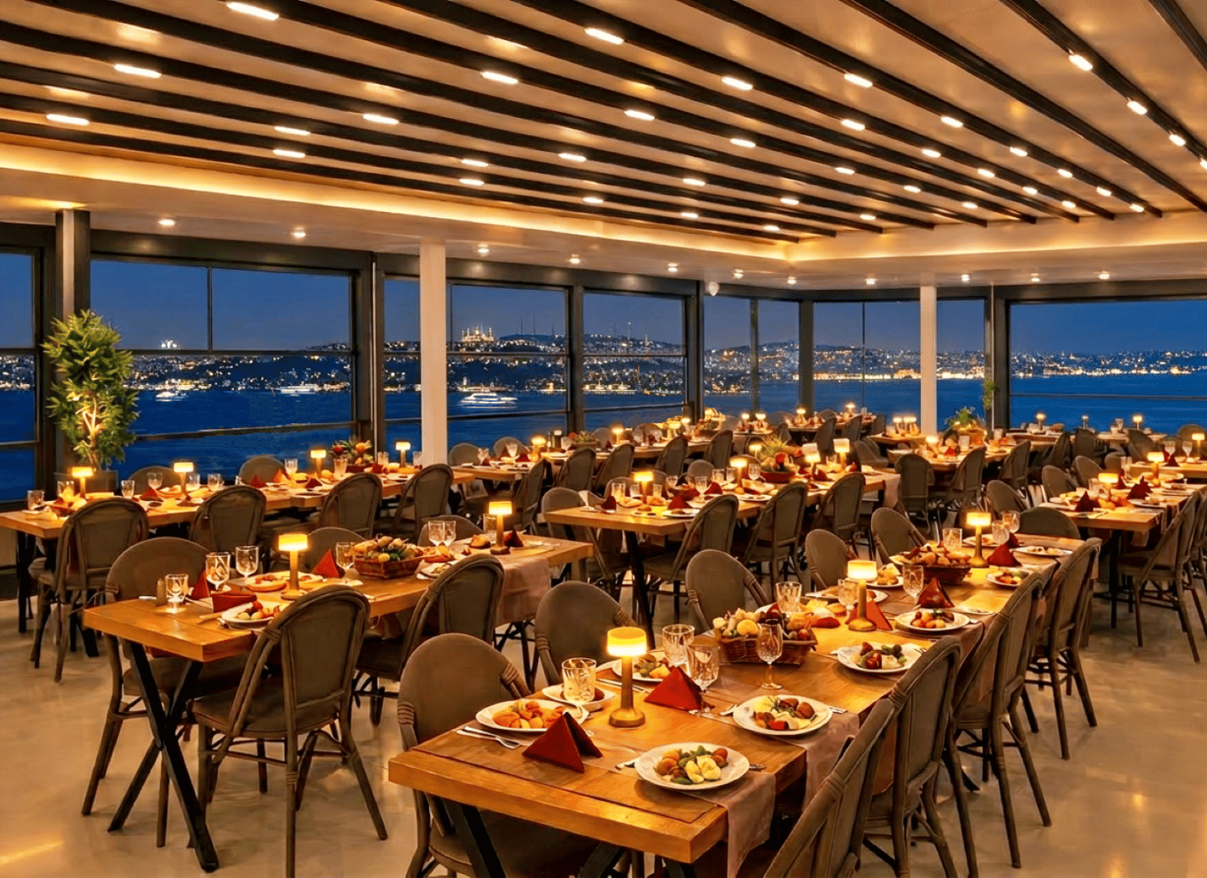 Istanbul: Bosporus-middagscruise og show med privat bord