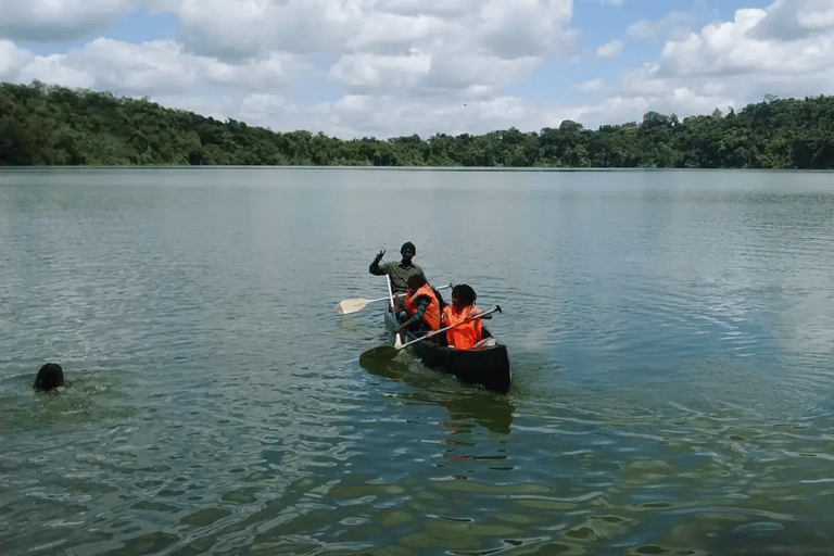 Von Arusha: Napuru-Wasserfall und Duluti-See mit FührungVon Arusha: Führung zu den Napuru-Wasserfällen und zum Duluti-See