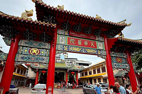 Small Group Bangkok Tour: Street Food, Markets and Temples