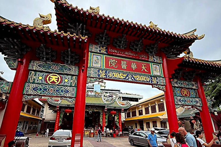 Small Group Bangkok Tour: Street Food, Markets and Temples