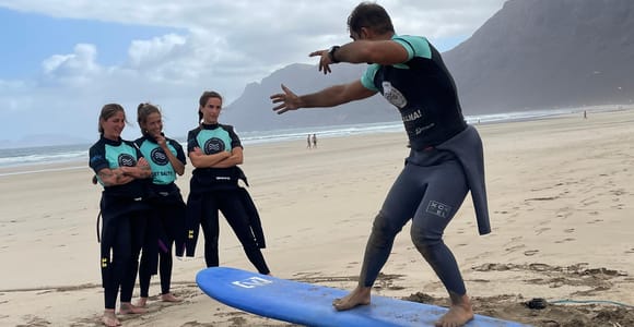 Lanzarote: dynamic surf lessons with friends or private lessons in Famara