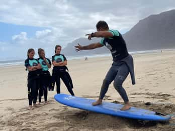 Lanzarote: dynamic surf lessons with friends or private lessons in Famara