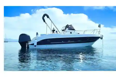 Puerto Colón: Barco sin carné en Tenerife