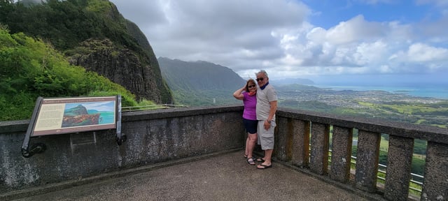 Oahu: 5 Hour Exclusive Car &amp; Driver - 1 to 4 persons
