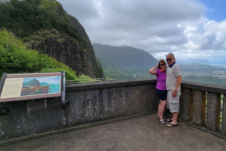 Oahu: Exklusives Auto &amp; Fahrer - 6 Stunden