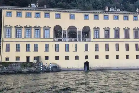 Lake Como: Shared or Private 2 Hours Boat Tour with Aperitif