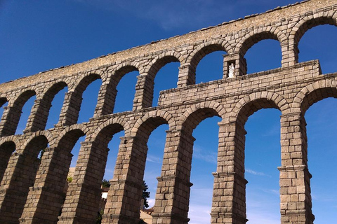 Madrid:Privé dagtrip naar Segovia en winkelen met een lokale bewoner