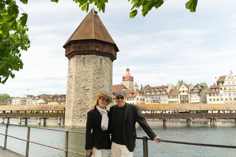 Lucerne: Lake Cruise & Old Town Tour w/ Guide & Photographer