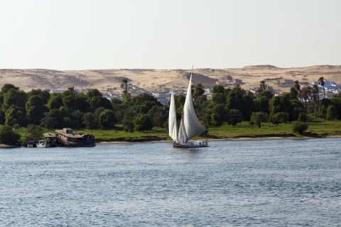 Luxor: Paseo privado al atardecer en Felucca por el río Nilo