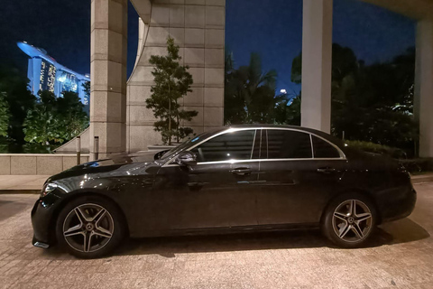 Cingapura: Traslado da cidade para o aeroporto/terminal portuárioSedã de primeira classe (Mercedes-Benz S-Class ou similar)