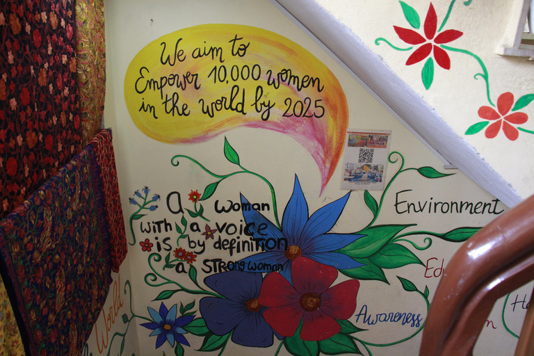 Kathmandu: Meeting Female Artisans and Shopping Experience Private