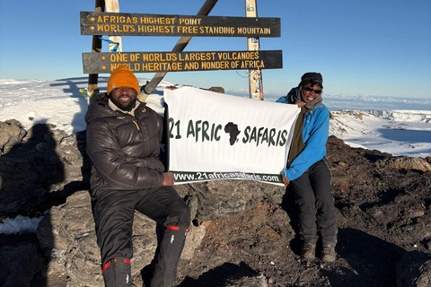 Gita di un giorno sul Kilimangiaro: Scopri la vetta più alta in un giorno.