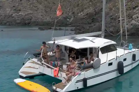 La pelosa: Tour in catamarano al tramonto con aperitivo