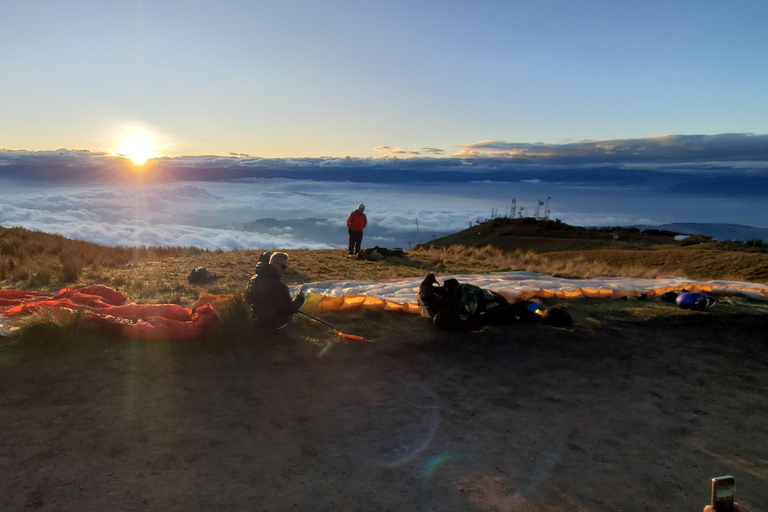 Quito: Paragliding Flight from the Teleférico with 360 Video