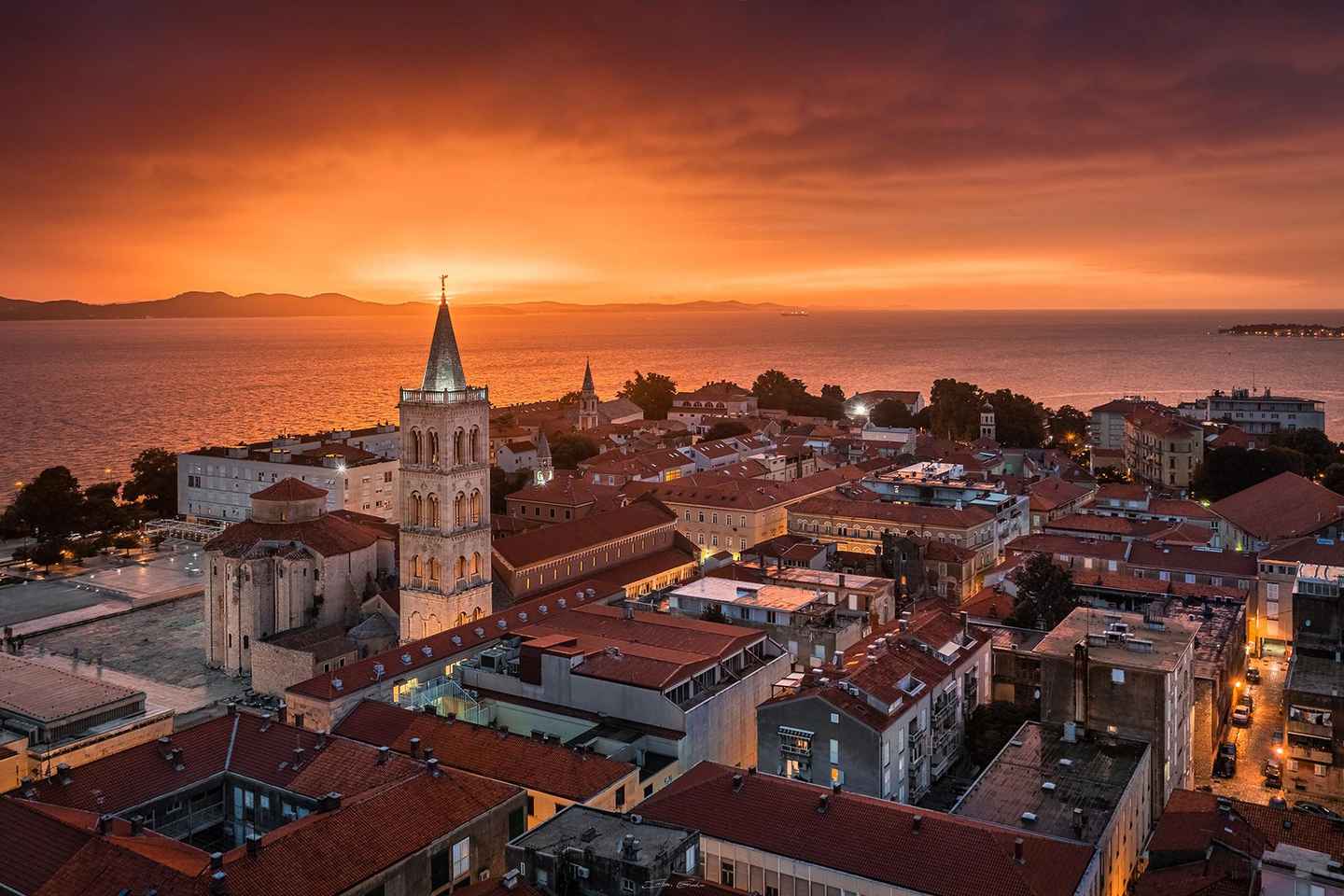 Zadar: Sunset Boat Tour with Unlimited Drinks