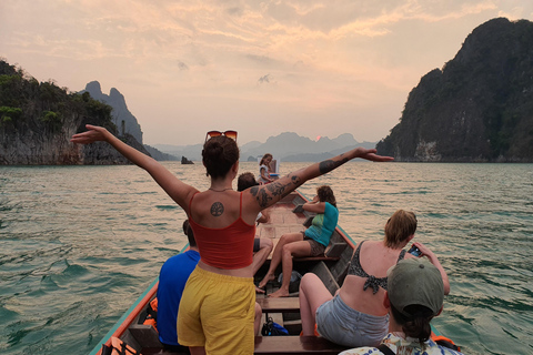 Khao Sok: Overnight Raft House Cheow Lan Lake & Coral Cave Option 1: Join Trip Raft House with Fan & *Shared Bathroom