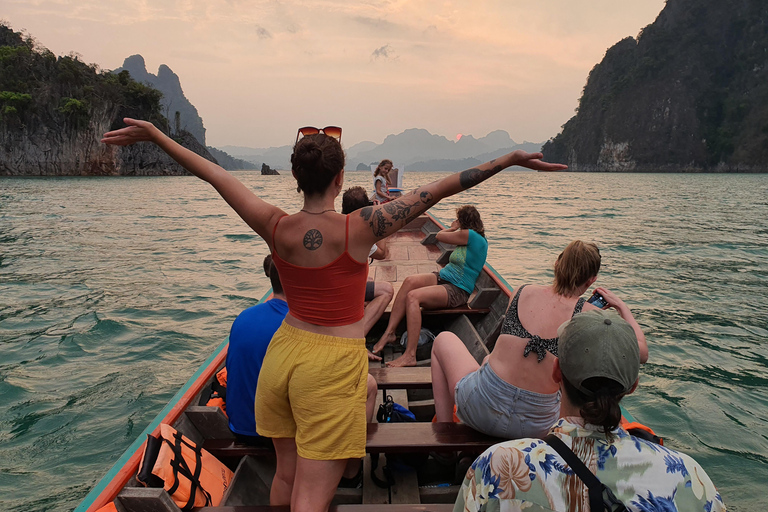 Khao Sok: Overnight Raft House Cheow Lan Lake & Coral Cave Option 1: Join Trip Raft House with Fan & *Shared Bathroom